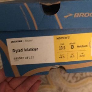 NWB Brooks Dyad women’s walker
